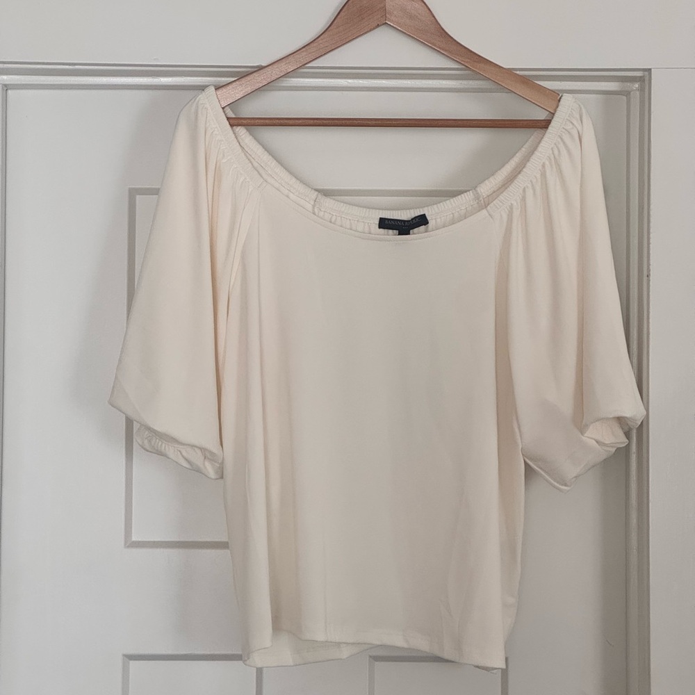 NWOT Elegant Cream Women's Top - Picture 2 of 6